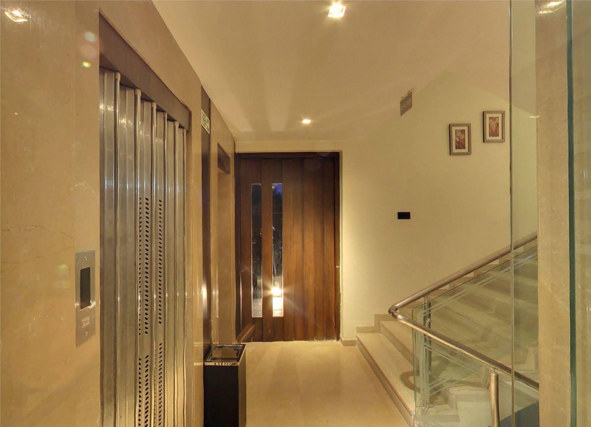 Oyo 1545 Hotel Shivani International Ahmedabad Exteriör bild